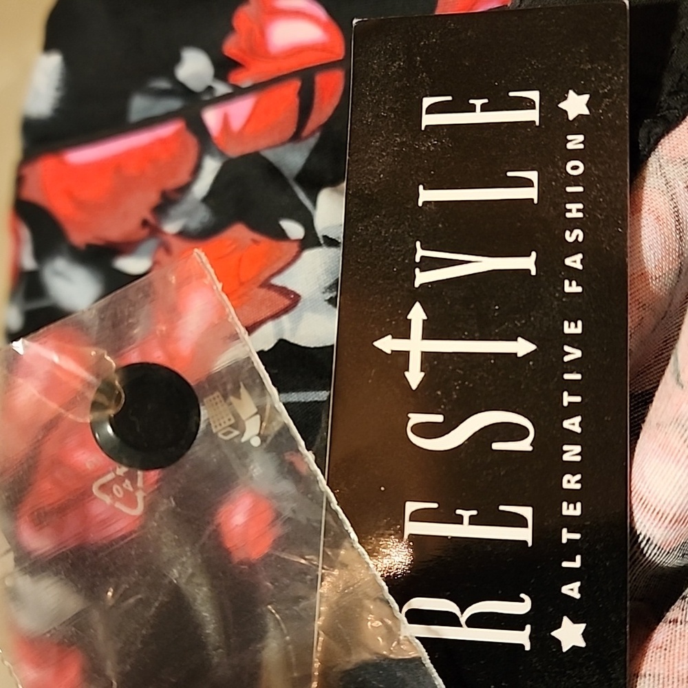 FABULOUS RESTYLE ALTERNATIVE FASHION ROCKABILLY HALTER DRESS! - Picture 4 of 5